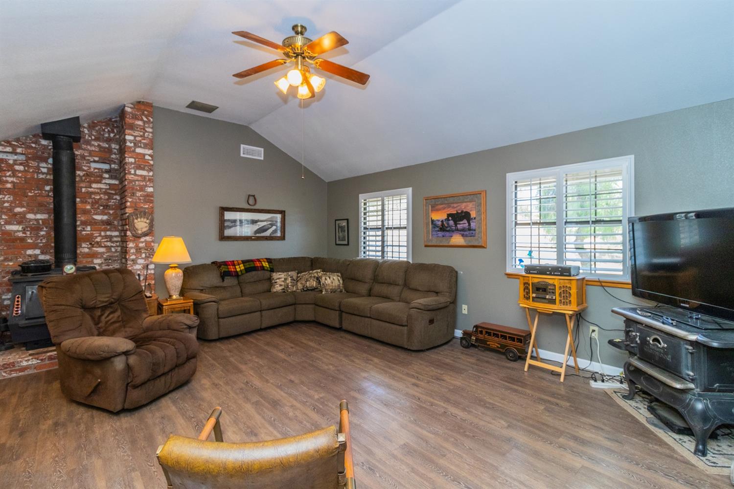 22754 Homestead Road Clovis, CA 93619 - Photo 9 of 23 Gallery Image 9