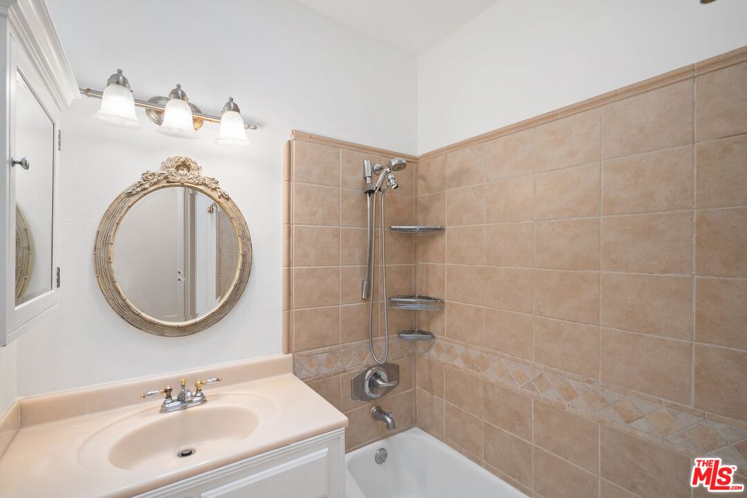 8025 Redlands Street, Unit 17 Playa del Rey, CA 90293 - Photo 12 of 15 Gallery Image 12