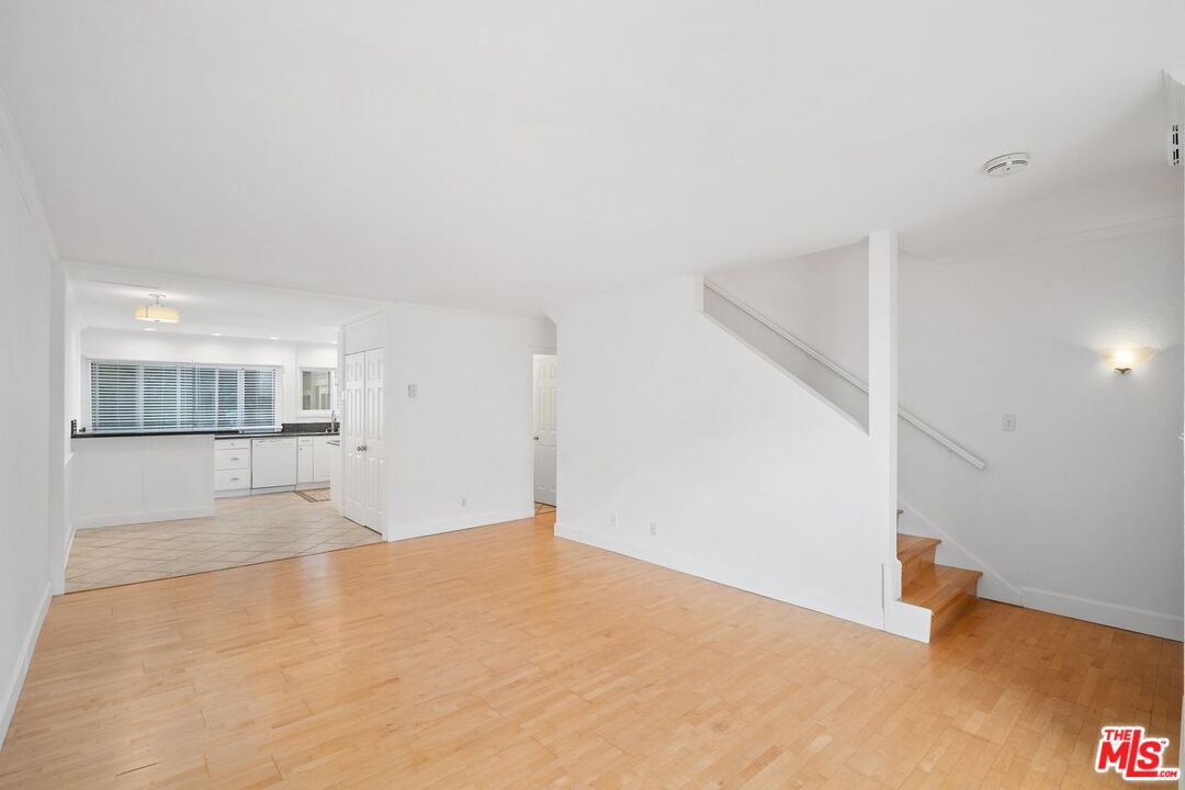 8025 Redlands Street, Unit 17 Playa del Rey, CA 90293 - Photo 4 of 15 Gallery Image 4