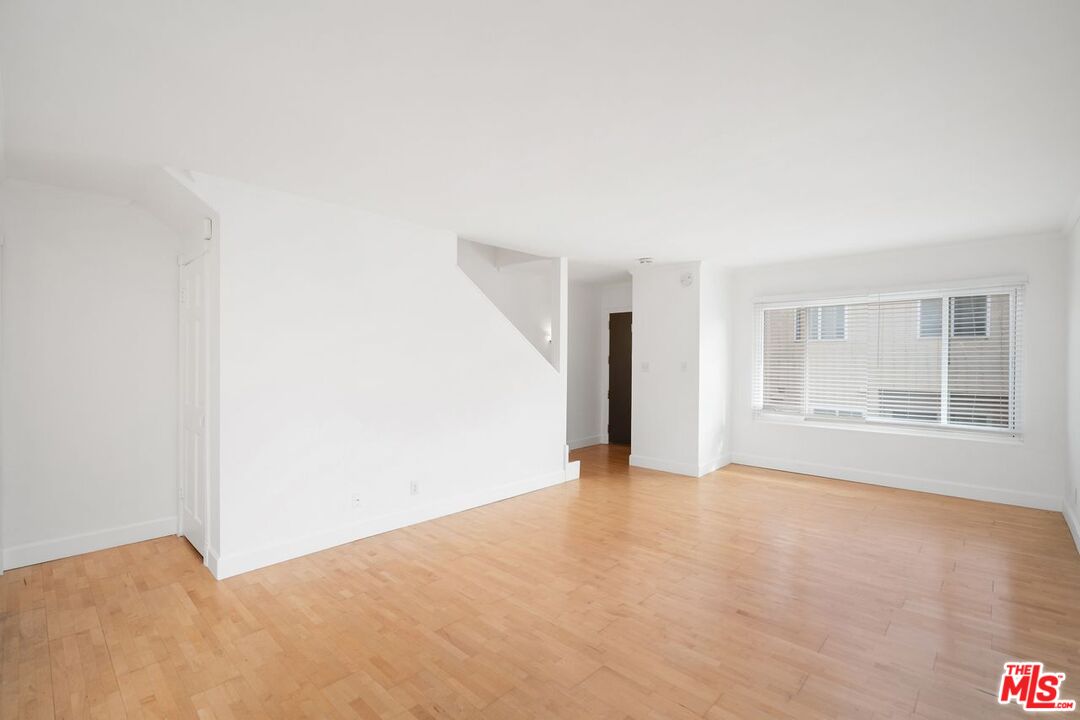 8025 Redlands Street, Unit 17 Playa del Rey, CA 90293 - Photo 5 of 15 Gallery Image 5
