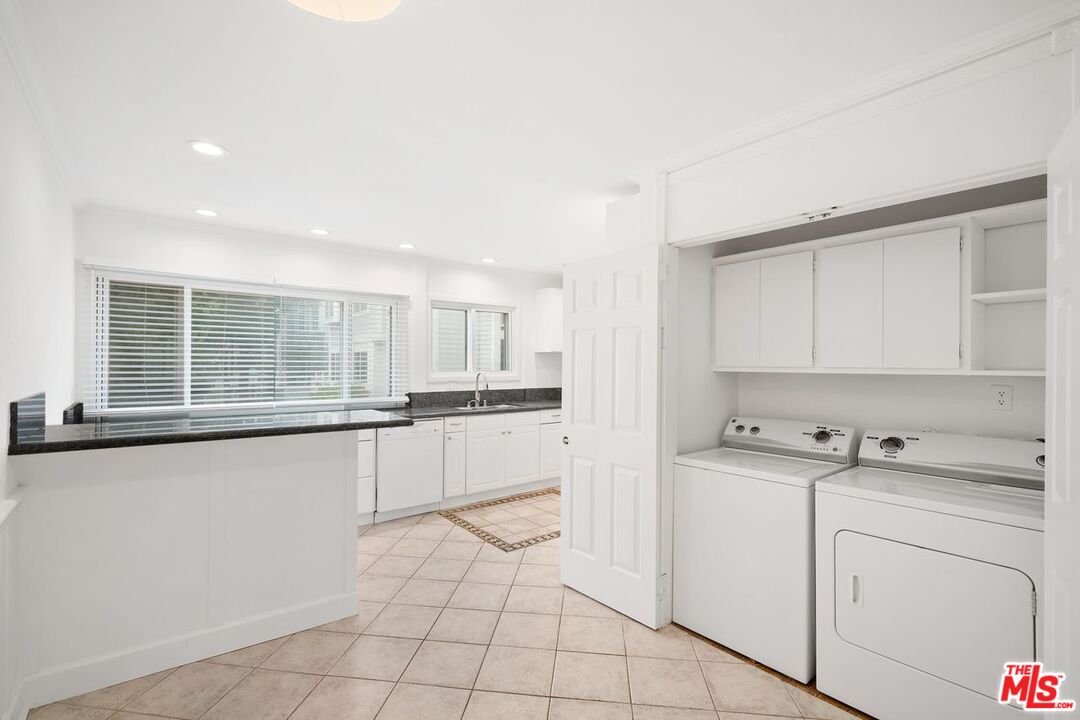 8025 Redlands Street, Unit 17 Playa del Rey, CA 90293 - Photo 6 of 15 Gallery Image 6
