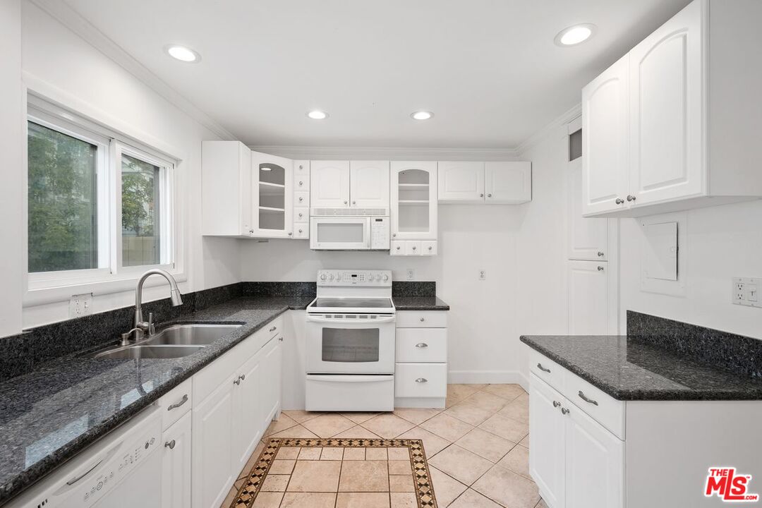 8025 Redlands Street, Unit 17 Playa del Rey, CA 90293 - Photo 7 of 15 Gallery Image 7