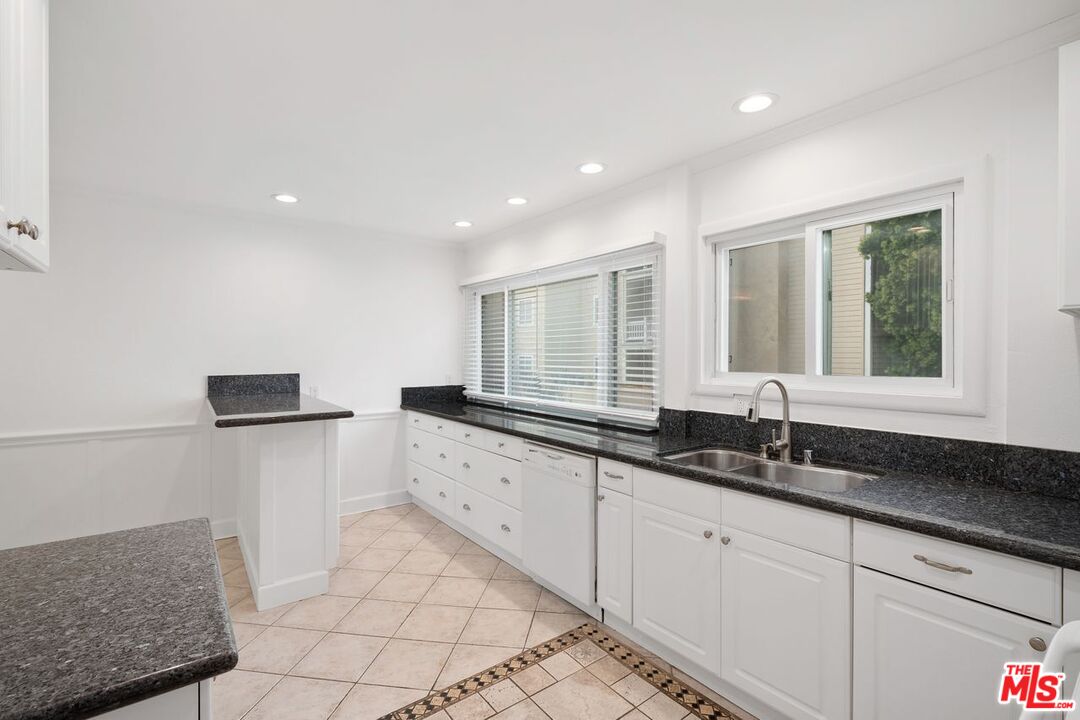 8025 Redlands Street, Unit 17 Playa del Rey, CA 90293 - Photo 8 of 15 Gallery Image 8