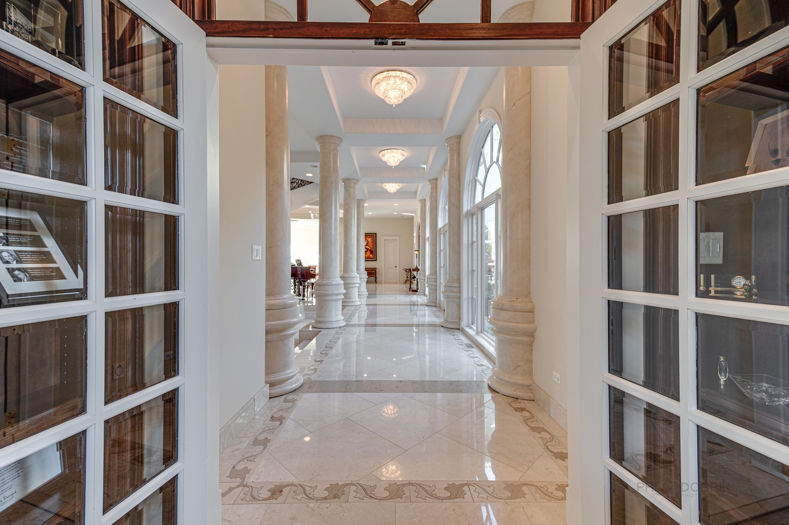 10 West Westleigh Road Lake Forest, IL 60045 - Photo 17 of 59 a view of an entryway