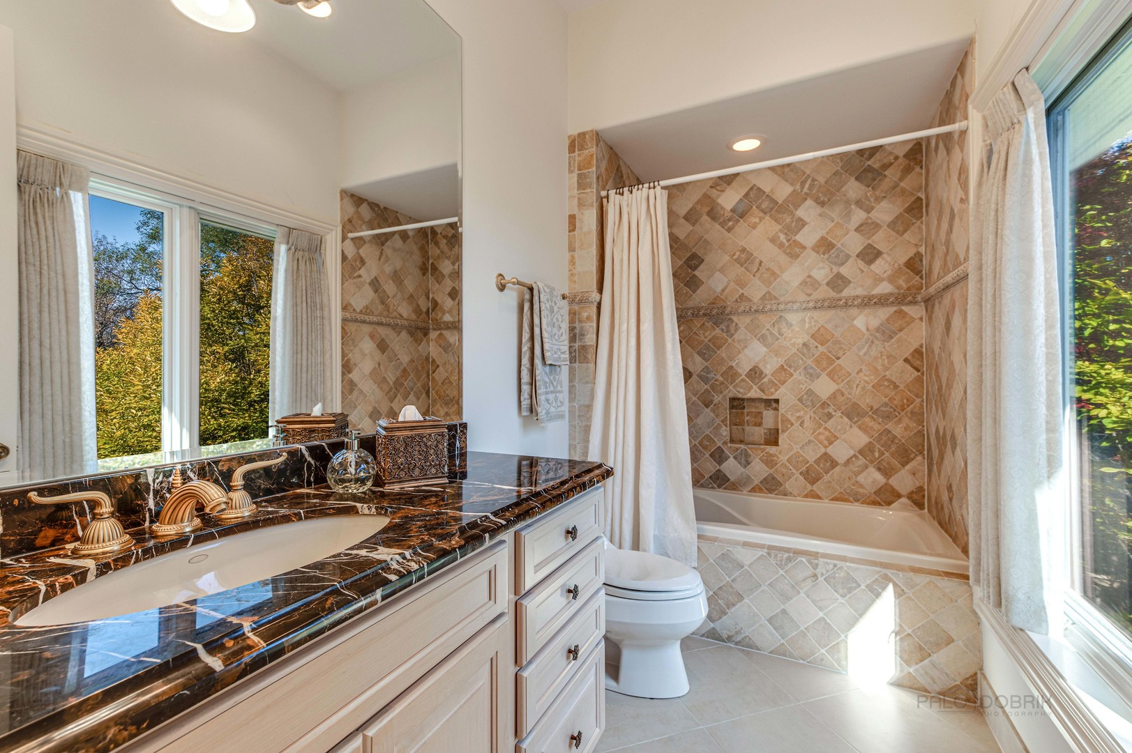 10 West Westleigh Road Lake Forest, IL 60045 - Photo 43 of 59 a bathroom with a double vanity sink toilet and a tub