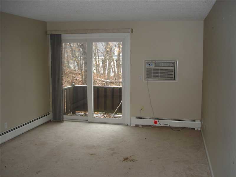 381 Old River Road, Unit 5 Lincoln, RI 02838 - Photo 3 of 8 Living Room.