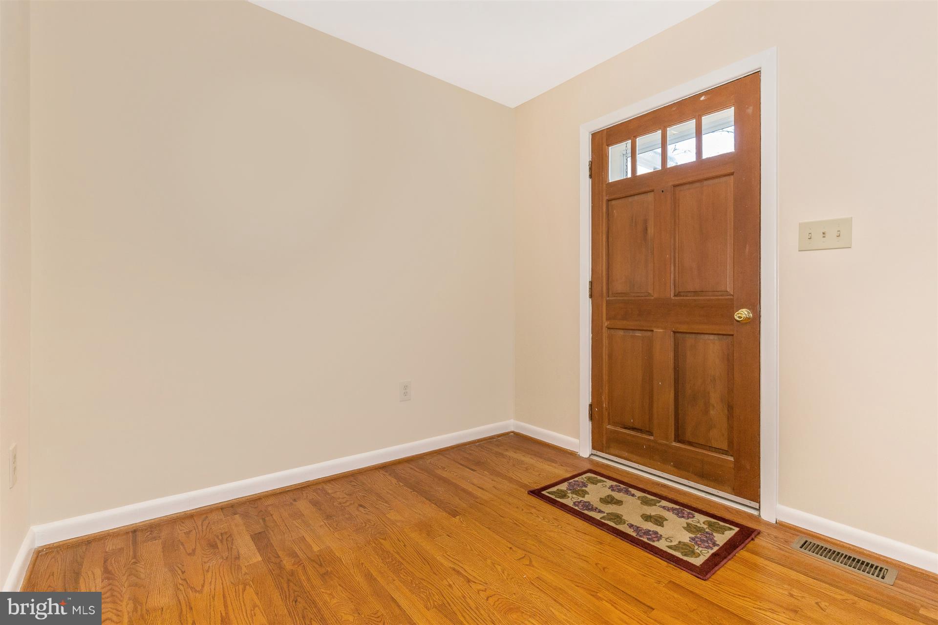 26 Georgetown Road Walkersville, MD 21793 - Photo 15 of 47 Foyer