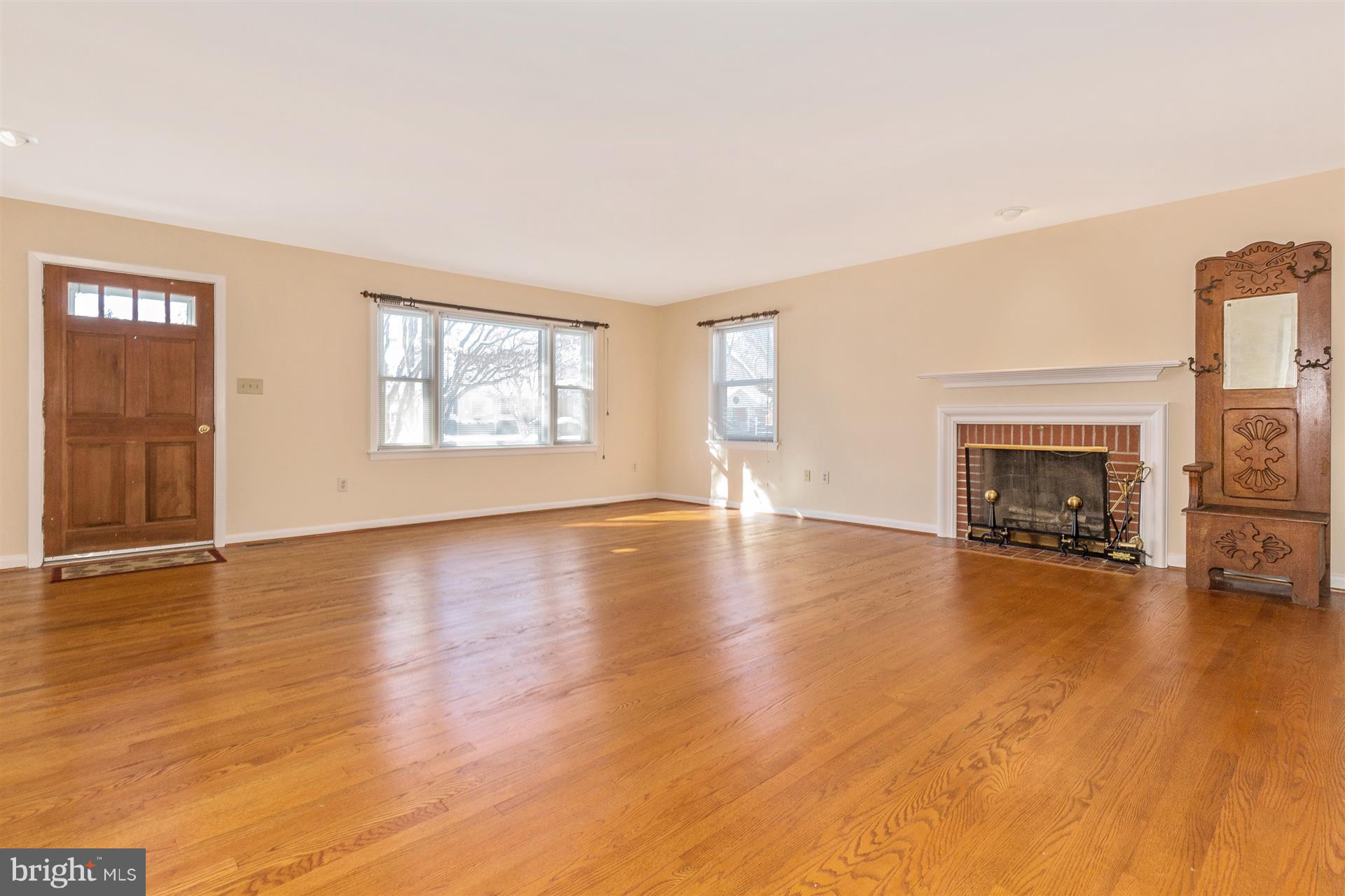 26 Georgetown Road Walkersville, MD 21793 - Photo 17 of 47 Lots of Natural Light!