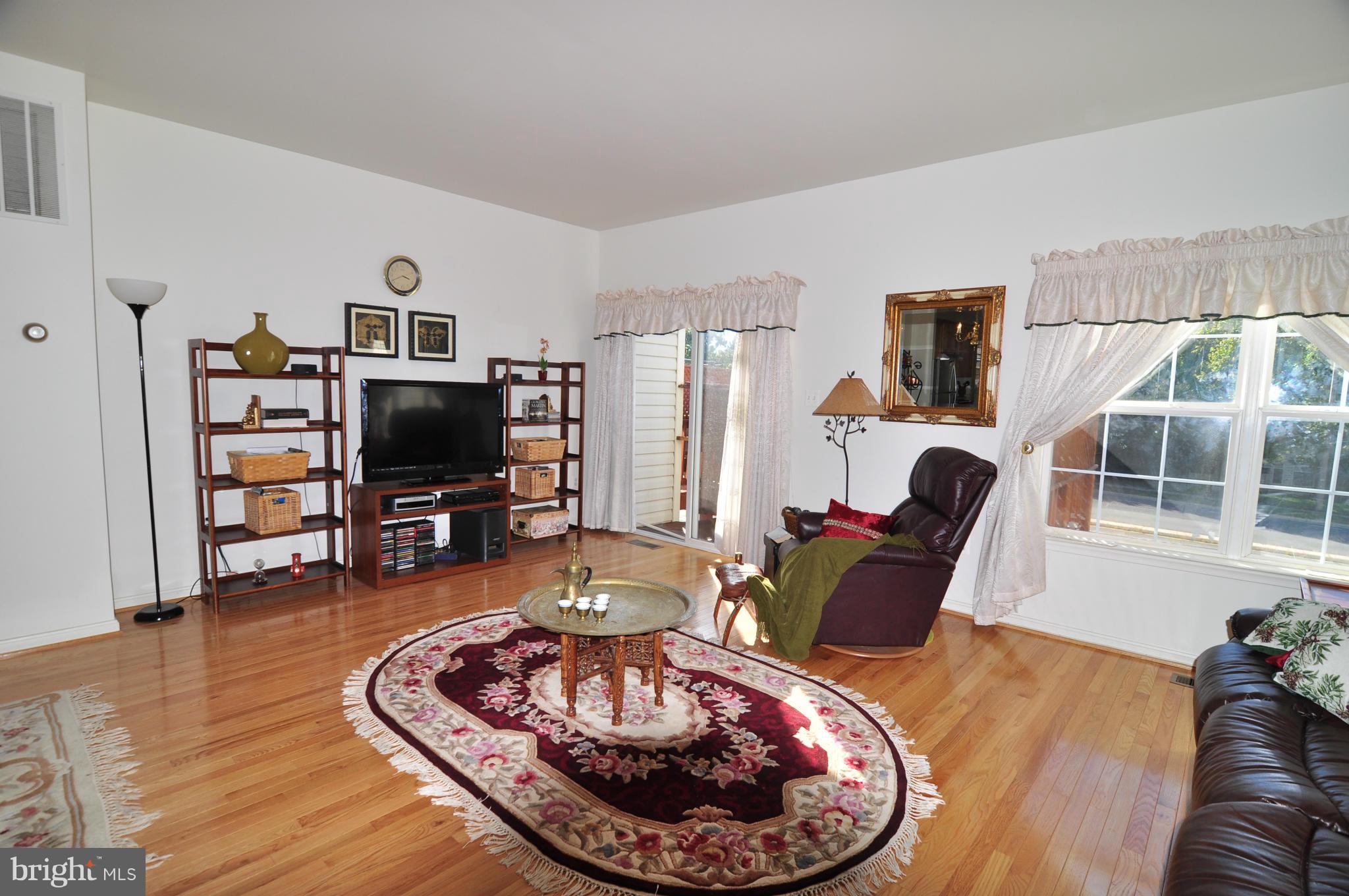 9214 Lorton Valley Road Lorton, VA 22079 - Photo 15 of 28 Living Room