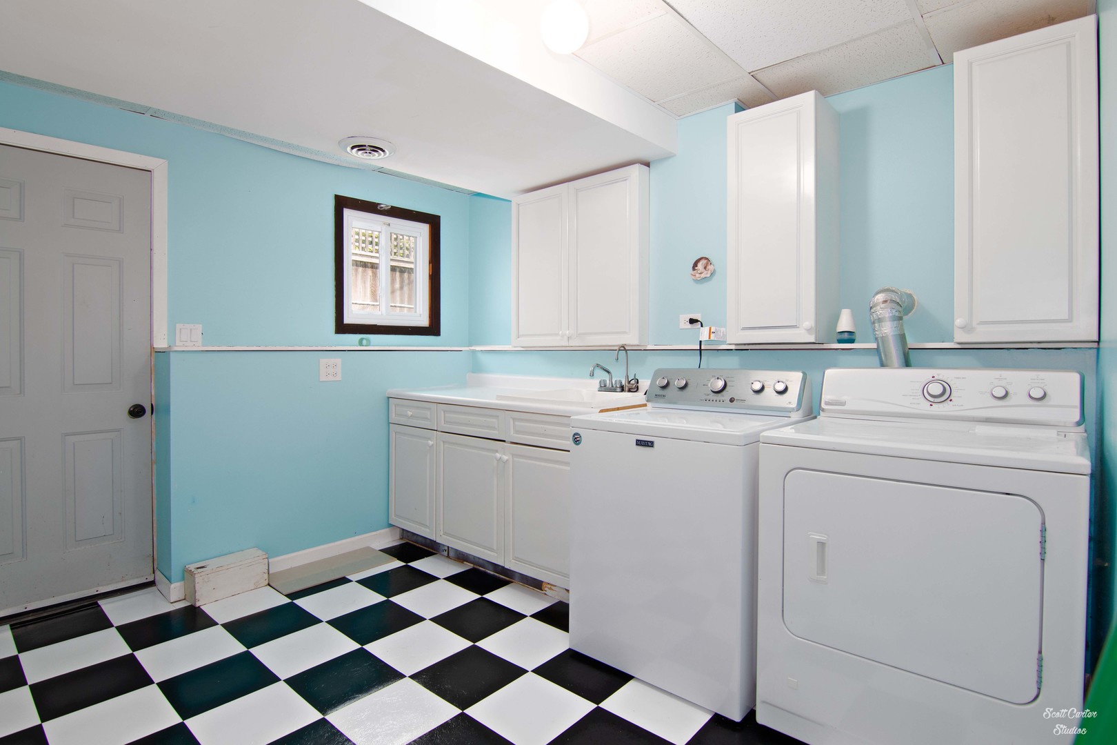 2516 Crystal Lake Road Cary, IL 60013 - Photo 17 of 22 a utility room with dryer and washer