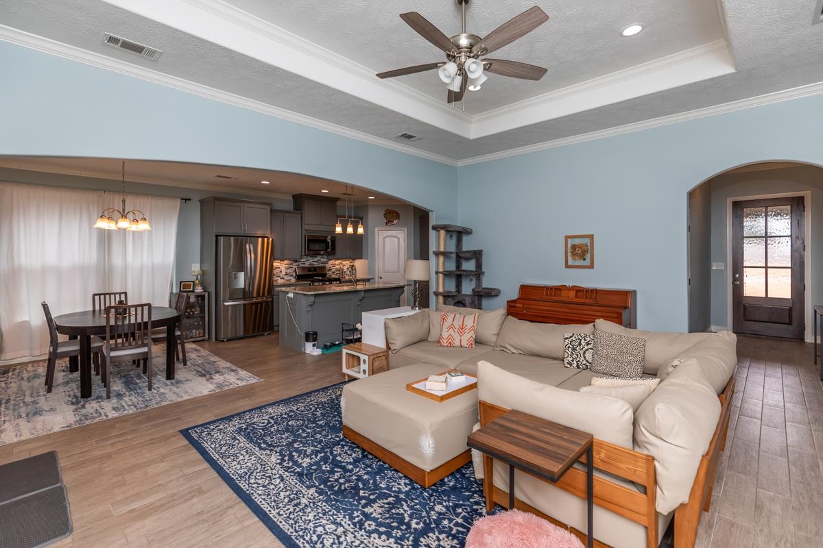 314 Long Leaf Street Silsbee, TX 77656 - Photo 6 of 31 a living room with furniture and a dining table