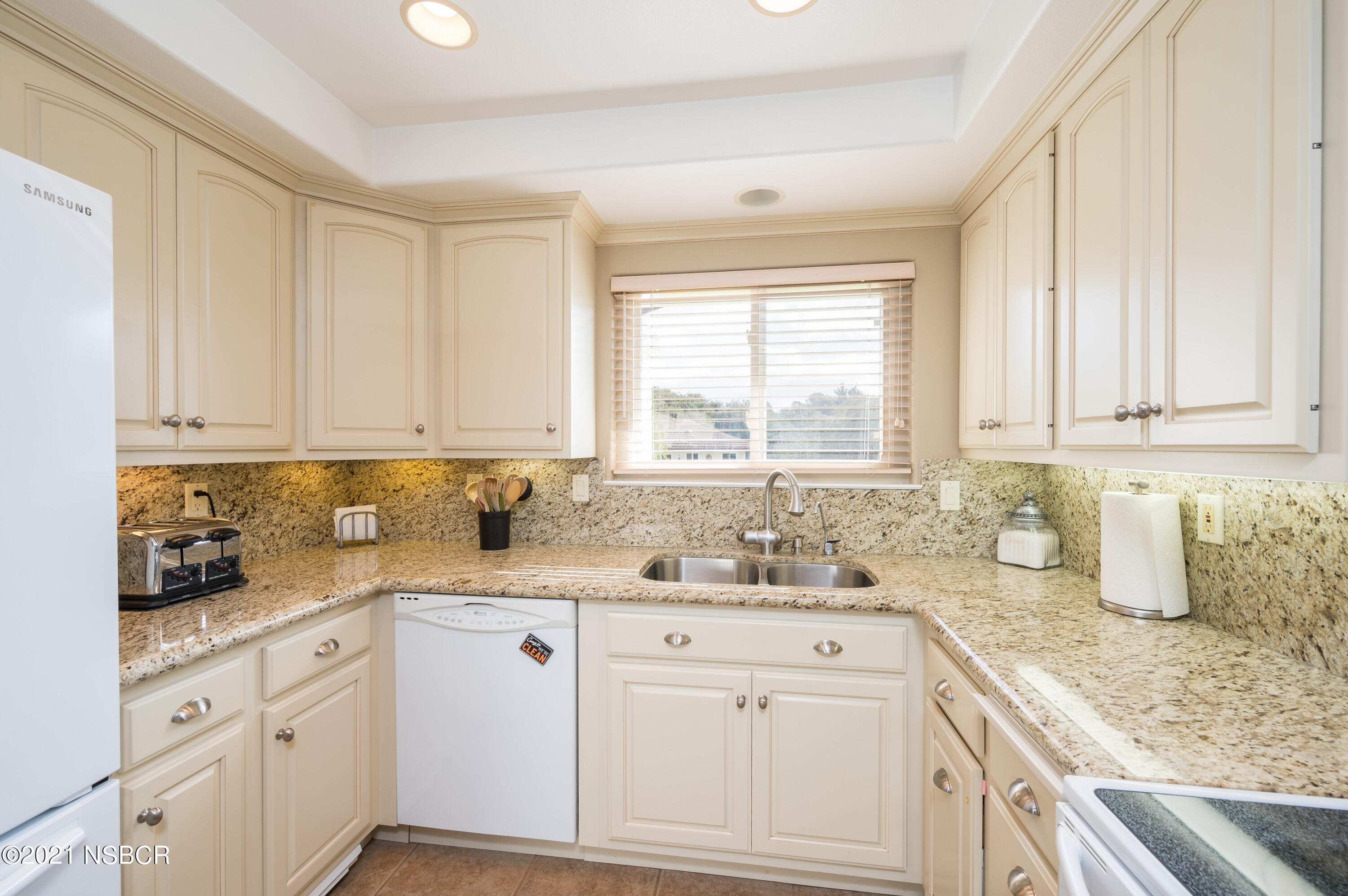 4180 Oakwood Road Lompoc, CA 93436 - Photo 16 of 38 4180 Oakwood Rd Lompoc CA-print-016-015-