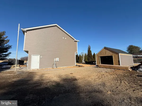 a view of a house with a backyard