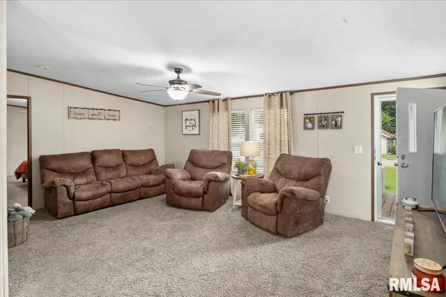 $155,000 | 1006 South Land Street, Harrisburg, IL 62946