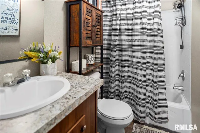 $155,000 | 1006 South Land Street, Harrisburg, IL 62946