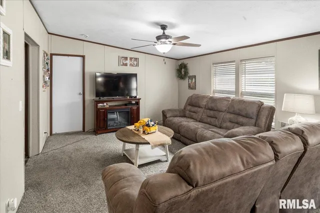 $155,000 | 1006 South Land Street, Harrisburg, IL 62946