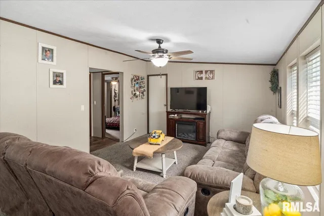 $155,000 | 1006 South Land Street, Harrisburg, IL 62946