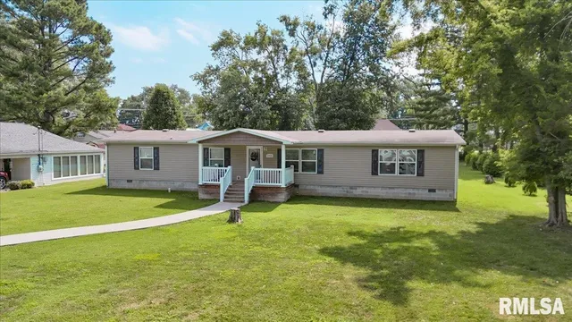 $155,000 | 1006 South Land Street, Harrisburg, IL 62946