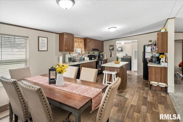 $155,000 | 1006 South Land Street, Harrisburg, IL 62946