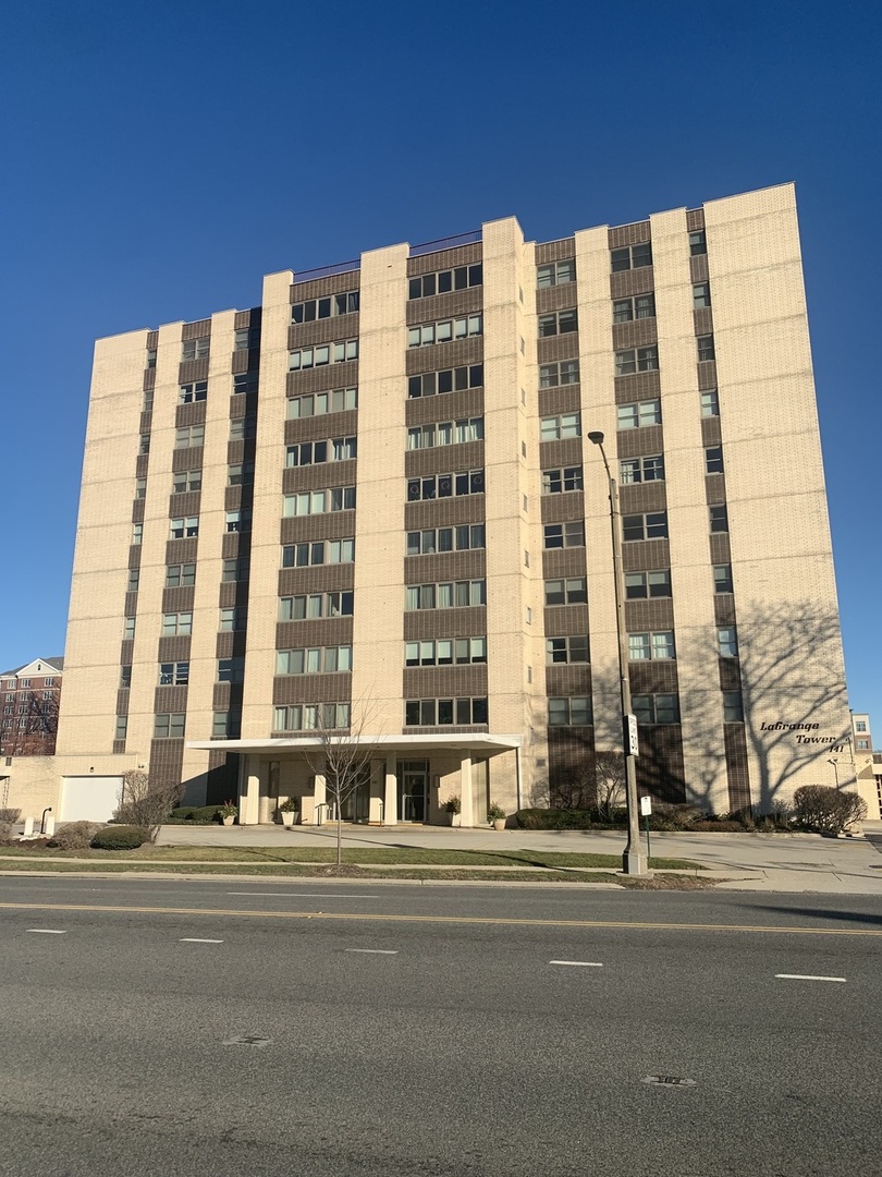 141 North La Grange Road, Unit 602 La Grange, IL 60525 - Photo 16 of 16 a view of a building and a city view