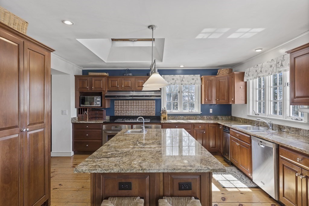 304 Still River Road Bolton, MA 01740 - Photo 6 of 42