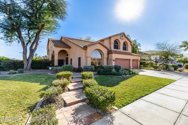 $799,900 | 1015 East Liberty Lane, Gilbert, AZ 85296