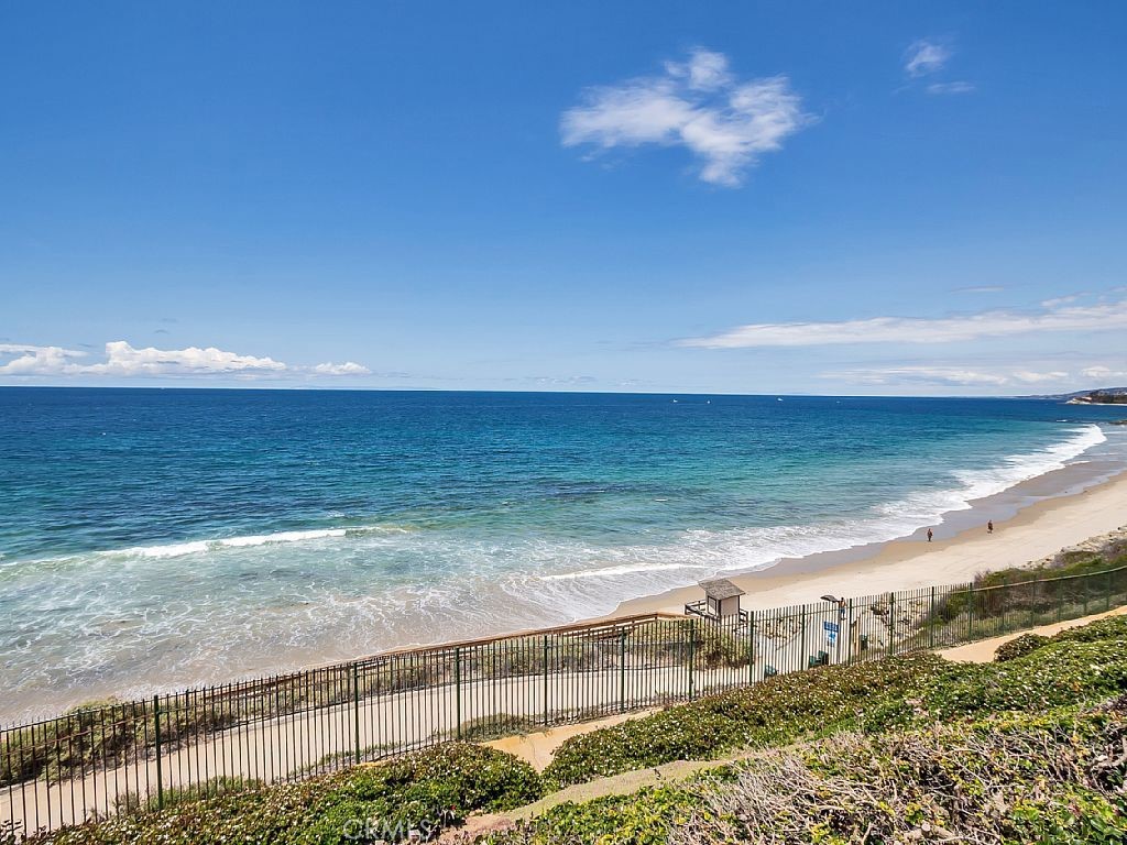 34132 Selva Road, Unit 250 Dana Point, CA 92629 - Photo 20 of 25 a view of a big room with an ocean