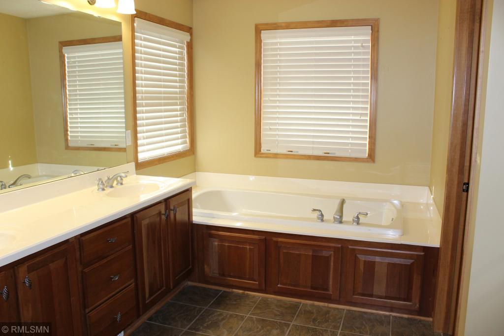 7644 Ridgeview Way Chanhassen, MN 55317 - Photo 13 of 16 Gallery Image 13
