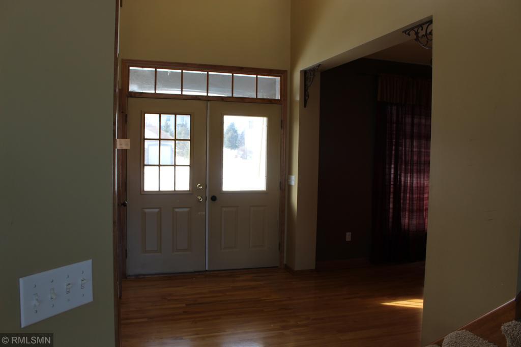 7644 Ridgeview Way Chanhassen, MN 55317 - Photo 3 of 16 Gallery Image 3
