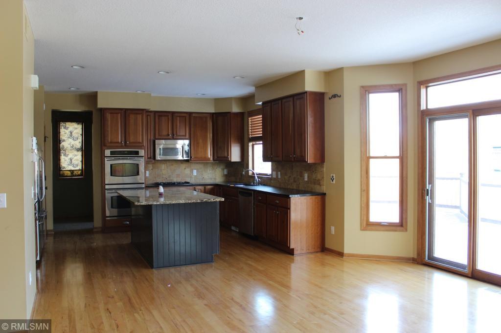 7644 Ridgeview Way Chanhassen, MN 55317 - Photo 4 of 16 Gallery Image 4
