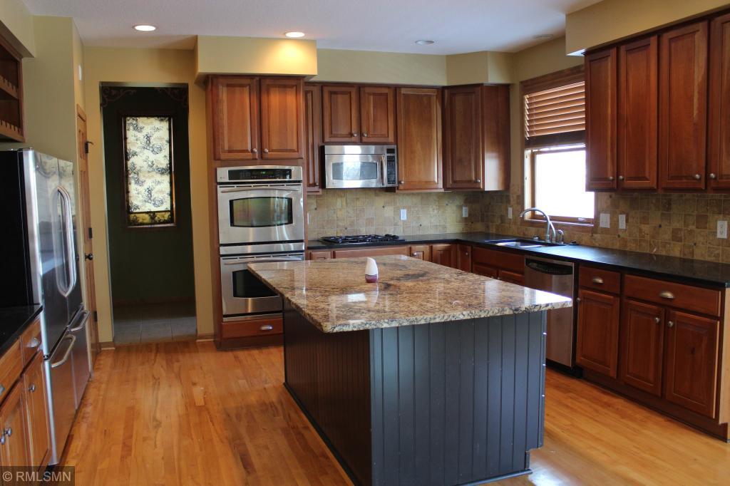 7644 Ridgeview Way Chanhassen, MN 55317 - Photo 5 of 16 Gallery Image 5