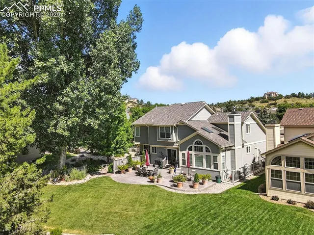 a view of a house with backyard and sitting area