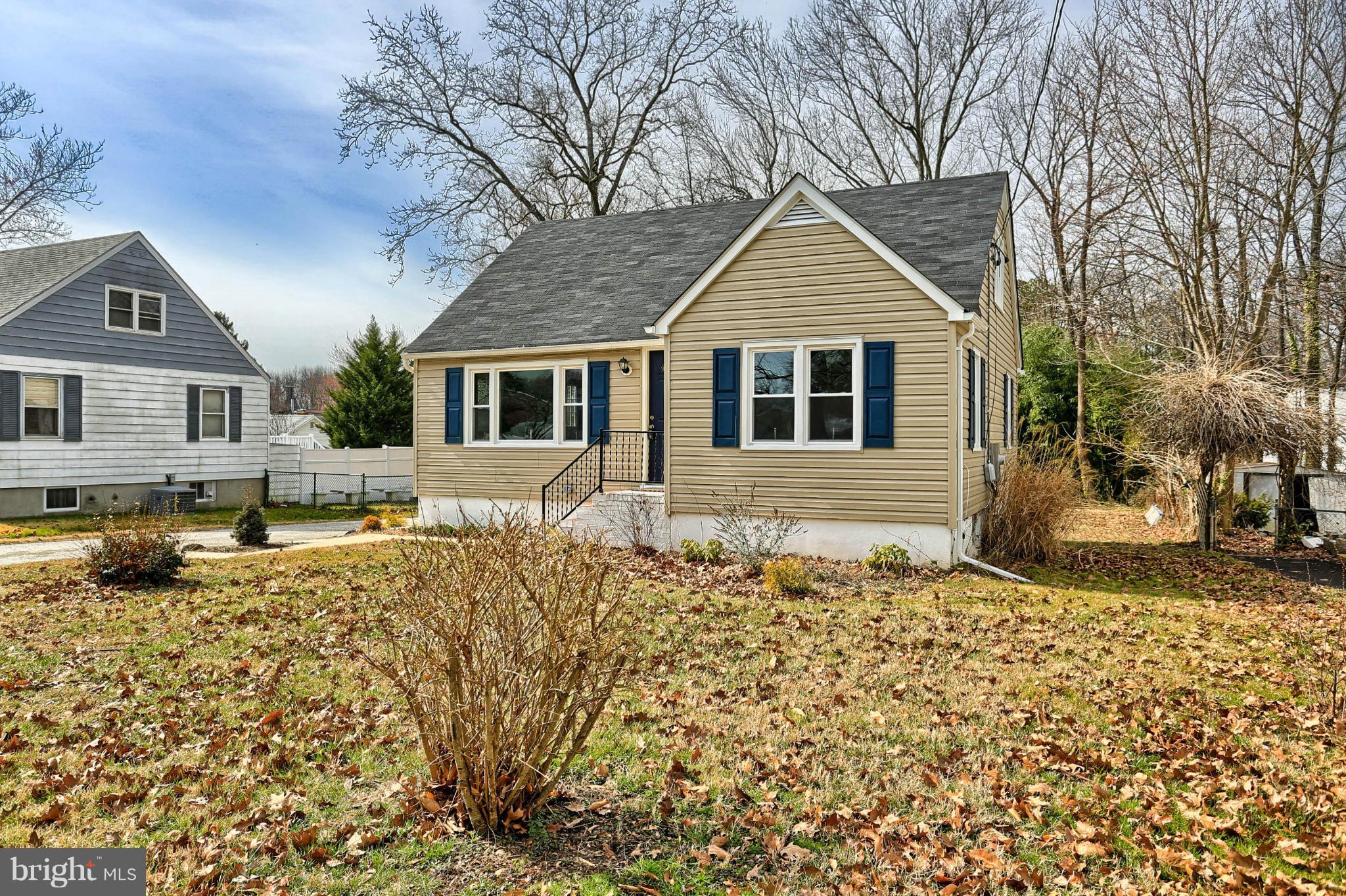 220 W Road Baltimore, MD 21221 - Photo 3 of 30 a front view of a house with a yard