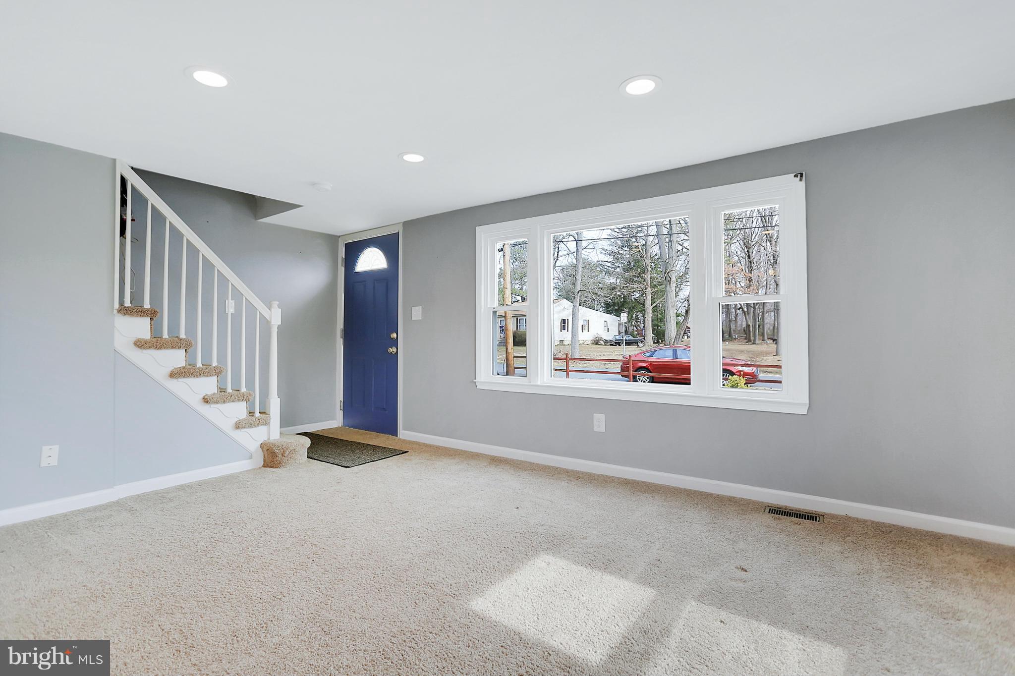 220 W Road Baltimore, MD 21221 - Photo 6 of 30 en empty room with windows