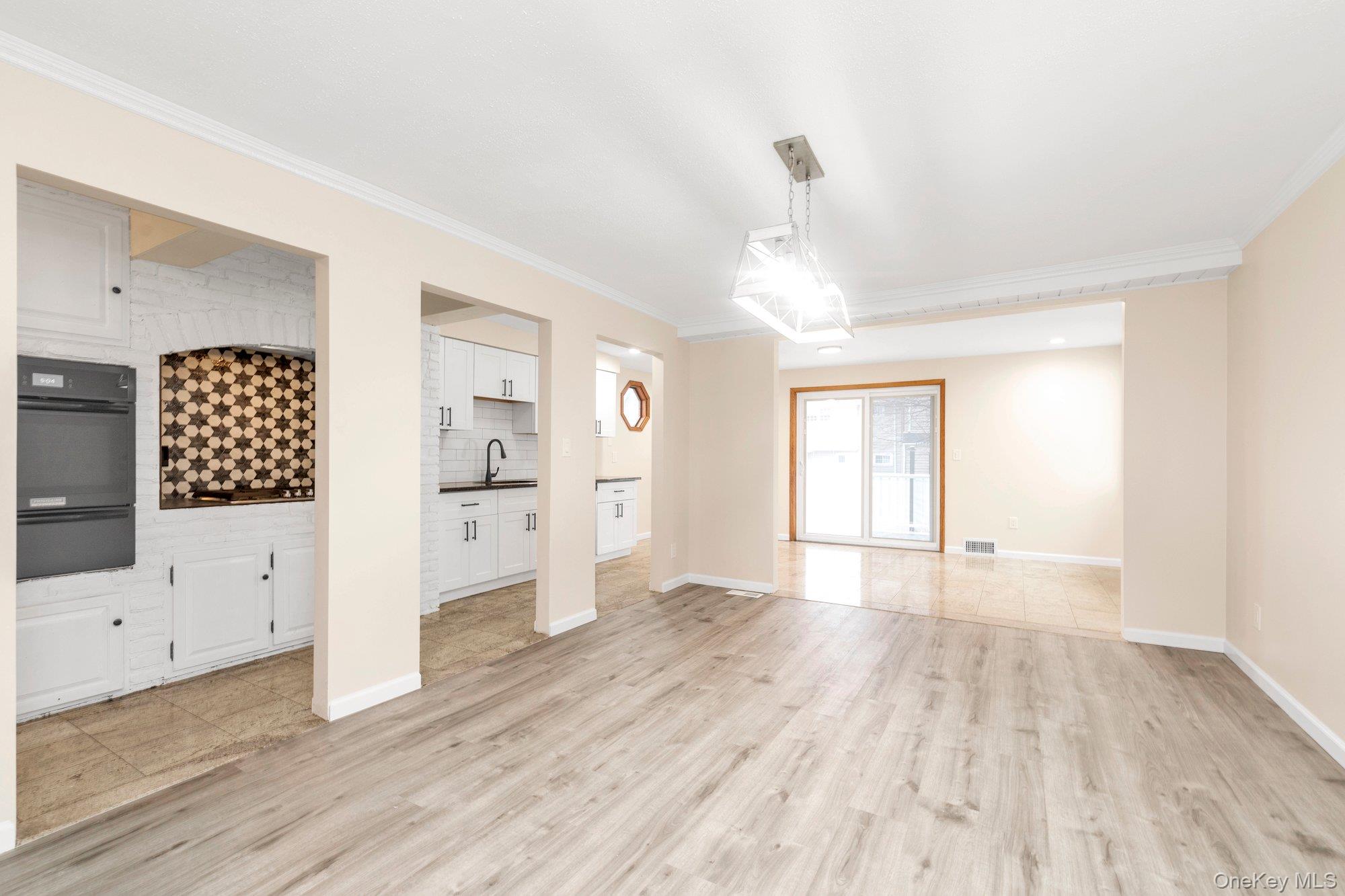 295 Plain Court, Unit RIGHT Franklin Square, NY 11010 - Photo 5 of 17