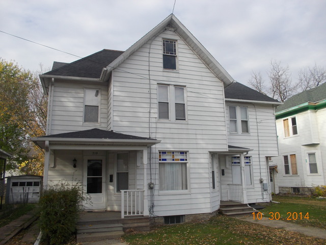 719 West 2nd Street Dixon, IL 61021 - Photo 1 of 8 a view of house