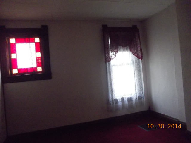 719 West 2nd Street Dixon, IL 61021 - Photo 7 of 8 a view of empty room with window