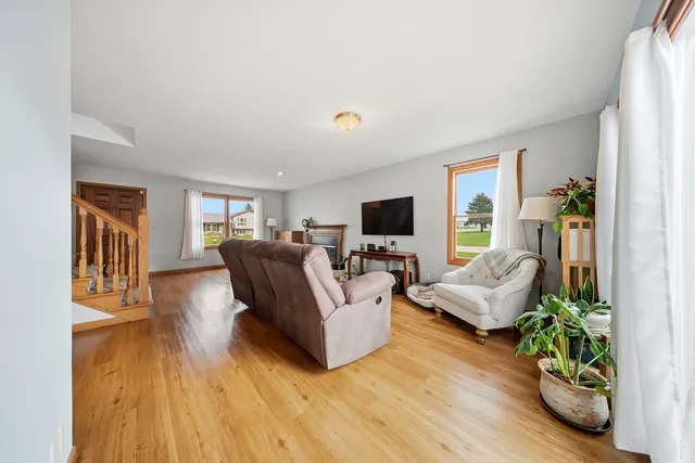 $280,000 | 300 Forest Drive, Kirkland, IL 60146