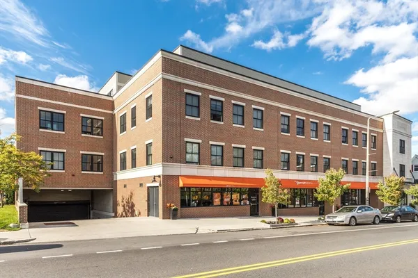 $4,200 | 375 Market Street, Unit 402, Boston, MA 02135