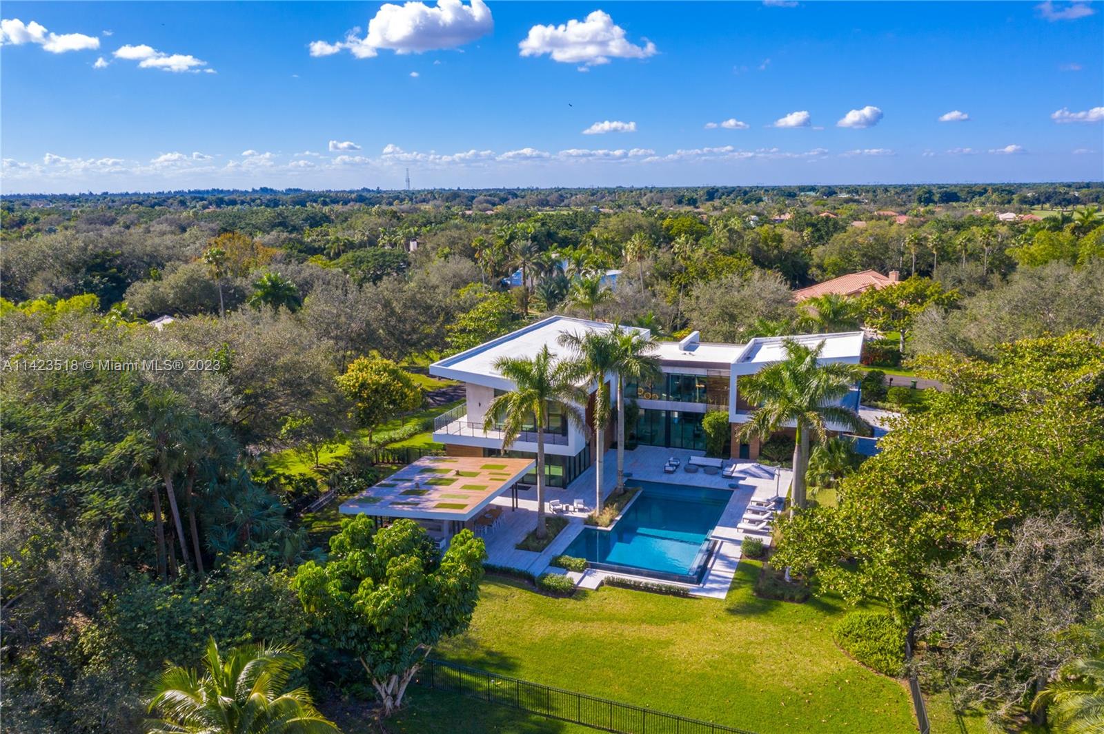 2690 Hackney Road Weston, FL 33331 - Photo 7 of 88