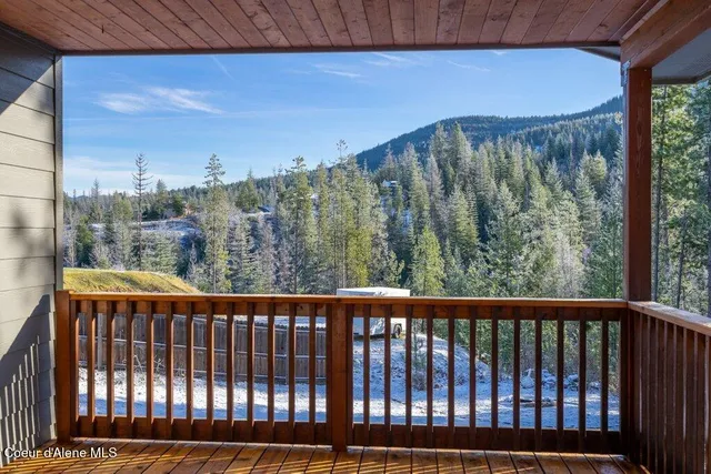 $649,000 | 202 Silver Saddle Court, Pinehurst, ID 83850