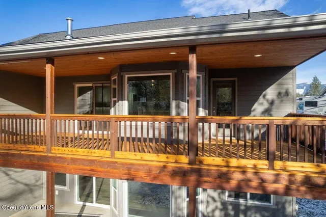 $649,000 | 202 Silver Saddle Court, Pinehurst, ID 83850
