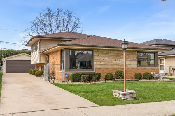 $425,000 | 2926 Mayfair Avenue, Westchester, IL 60154
