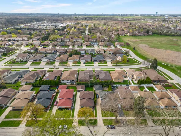 $425,000 | 2926 Mayfair Avenue, Westchester, IL 60154