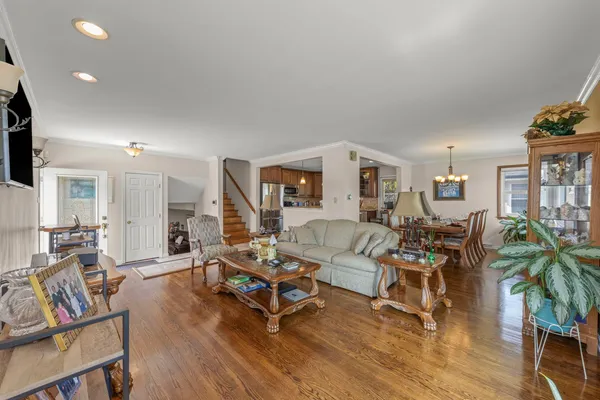 $425,000 | 2926 Mayfair Avenue, Westchester, IL 60154