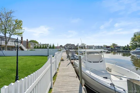 $1,199,999 | 159 Driftwood Drive, West Islip, NY 11795