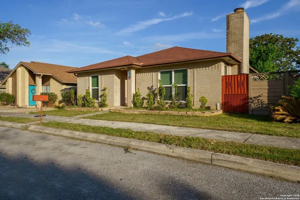 $1,499 | 709 Meadow Arbor Lane, Universal City, TX 78148