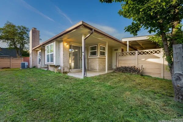 $1,499 | 709 Meadow Arbor Lane, Universal City, TX 78148