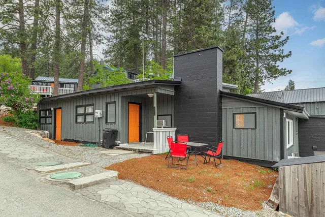 $2,500,000 | 41987 Shore Acres Road, Loon Lake, WA 99148