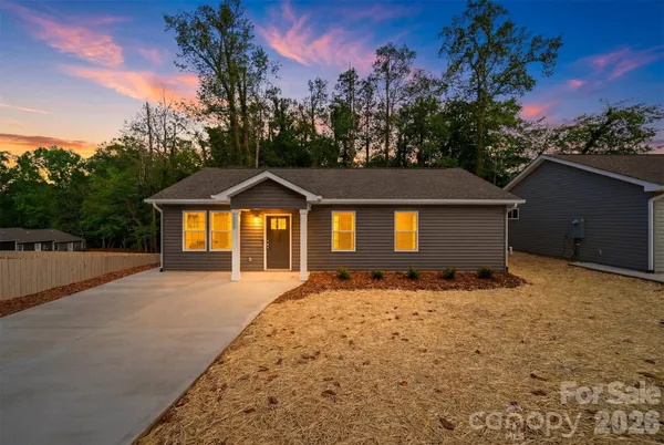 $224,900 | 1298 18th Street Northeast, Hickory, NC 28601